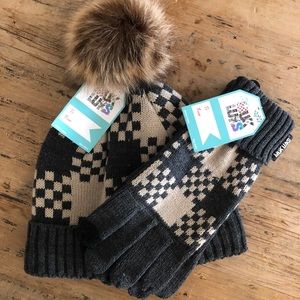 MUK LUK’S plaid hat and gloves set NWT